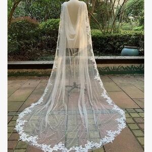 Elegant Sheer White Bridal Veil